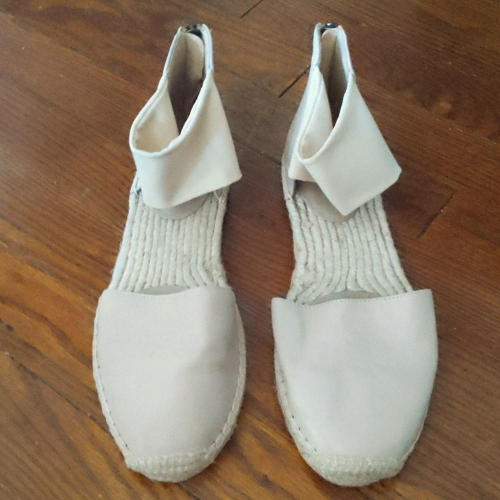 Eileen Fisher Sandels size 8